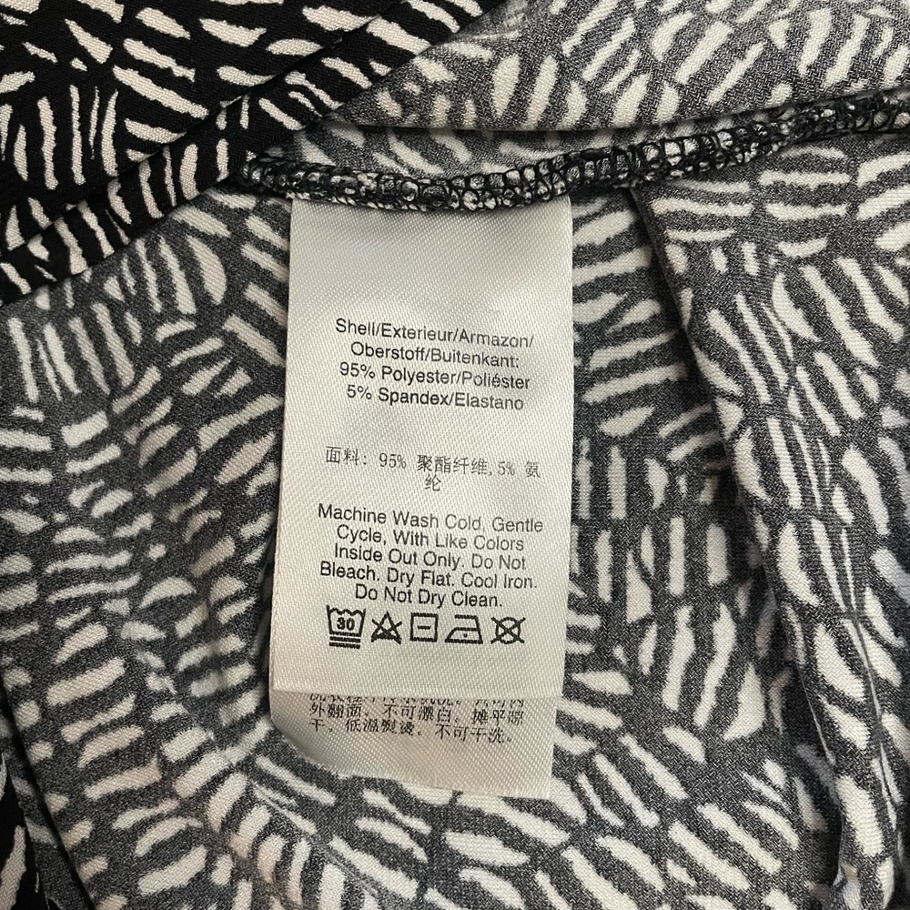 DKNY Women's Sleeveless Shirt Black White Tank Top Women’s Size Large - Picture 7 of 7
